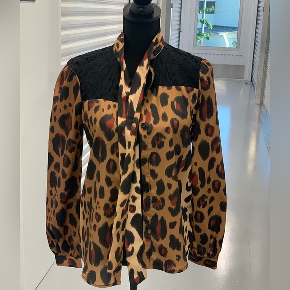 🐆 Kardashian Kollection Blouse🐆 - Picture 3 of 6